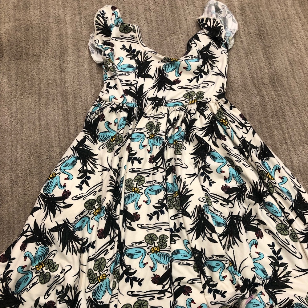 Dot Dot Smile Soft Swan Dress Size 5-6